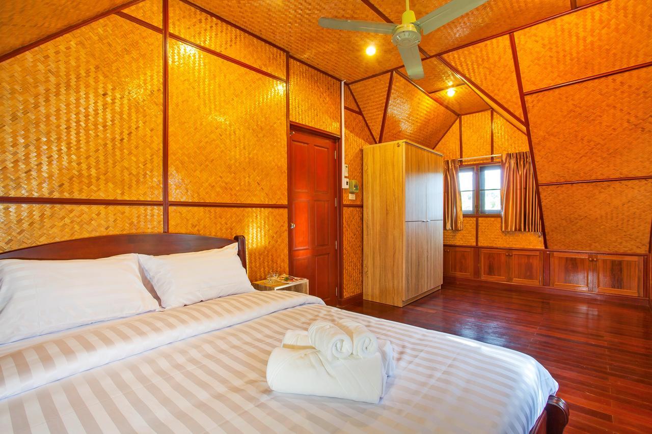 Traditional Thai Villa Nikkie In Tropical Nature, 4Br & Pool, Near Rawai Beach Nai Harn 외부 사진