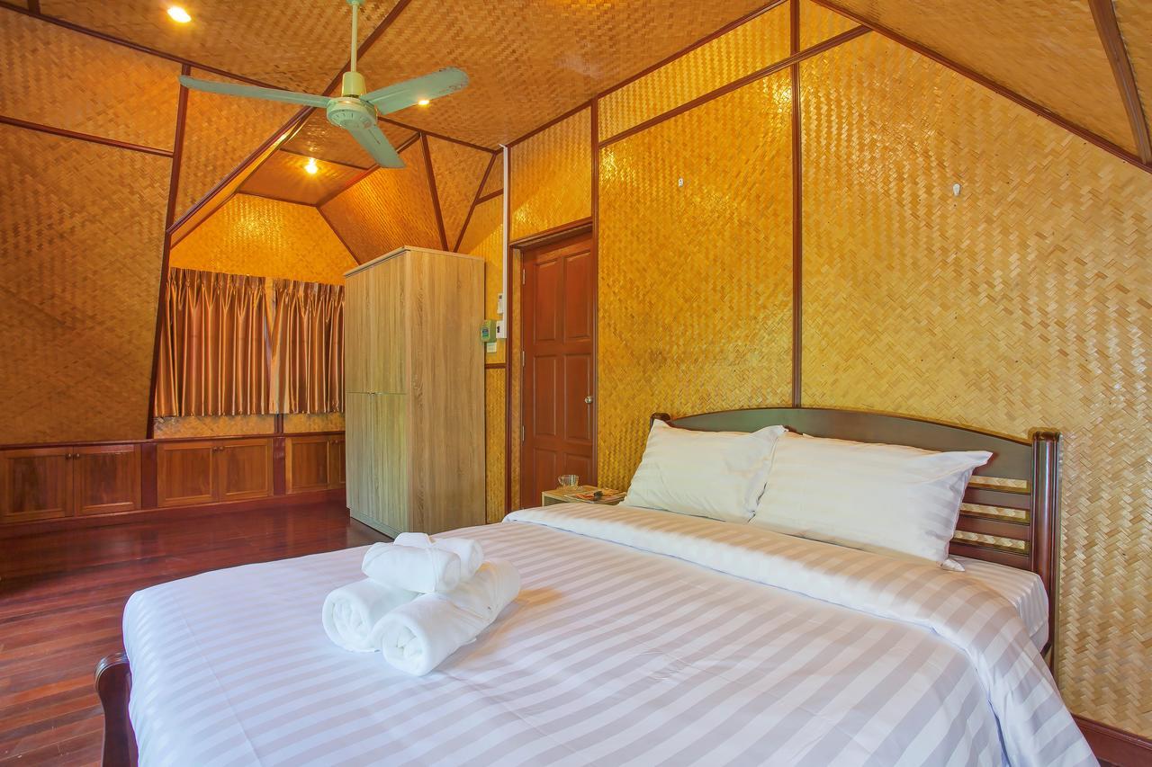 Traditional Thai Villa Nikkie In Tropical Nature, 4Br & Pool, Near Rawai Beach Nai Harn 외부 사진